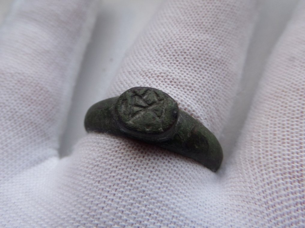 Pre-Viking Μπρούντζος Δαχτυλίδι με επιγραφή σε Elder Futhark Runic Odal (ᛟ) #3.2