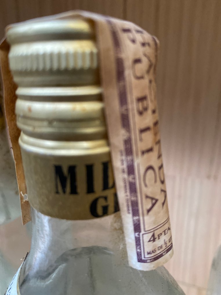 Milton - Dry Gin  - b. 1970s - 1.0 Litre - 8 bottles #3.2