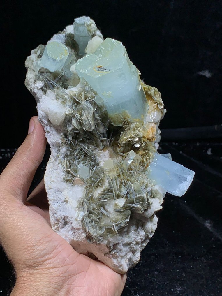 Aquamarine Specimen - Height: 206 mm - Width: 112 mm- 1774 g - (1) #4.3