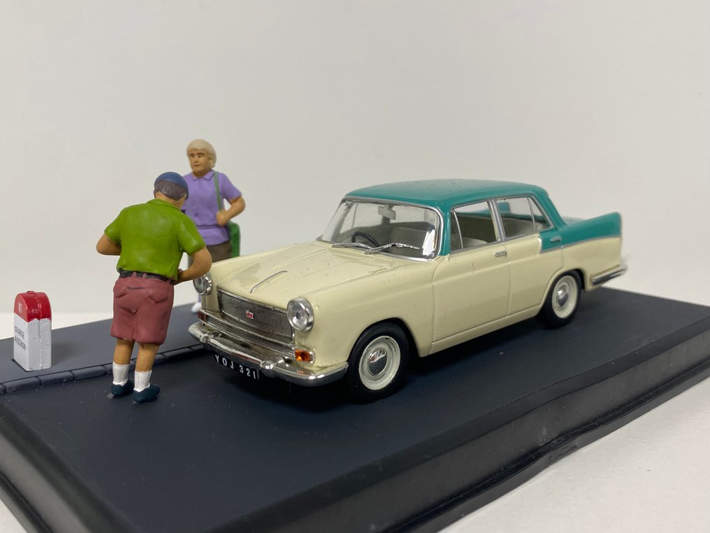 La Route Bleue 1:43 - 模型車 - Diorama avec L'Austin Cambridge (1959) des Touristes Anglais - 限量版,已售罄 #1.0