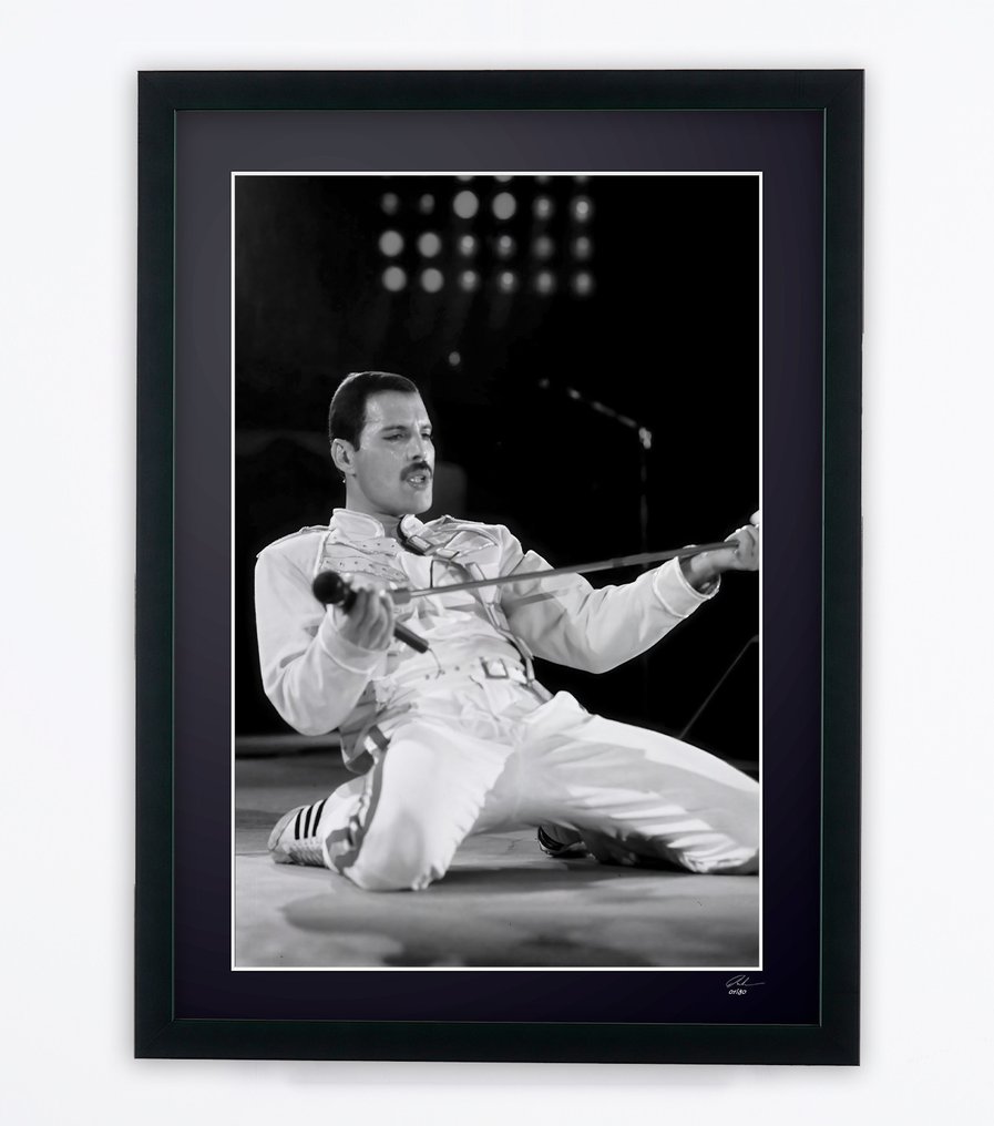 Freddie Mercury - London 198 - Fine Art Photography - Luxury Wooden Framed 70X50 cm - Limited Edition Nr 02 of 20 - Serial ID 104 - Original Certificate (COA), Hologram - 100% New. Shipping Reduction from 3 items #3.2