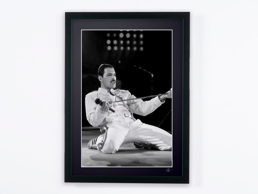 Freddie Mercury - London 198 - Fine Art Photography - Luxury Wooden Framed 70X50 cm - Limited Edition Nr 02 of 20 - Serial ID 104 - Original Certificate (COA), Hologram - 100% New. Shipping Reduction from 3 items #2.1