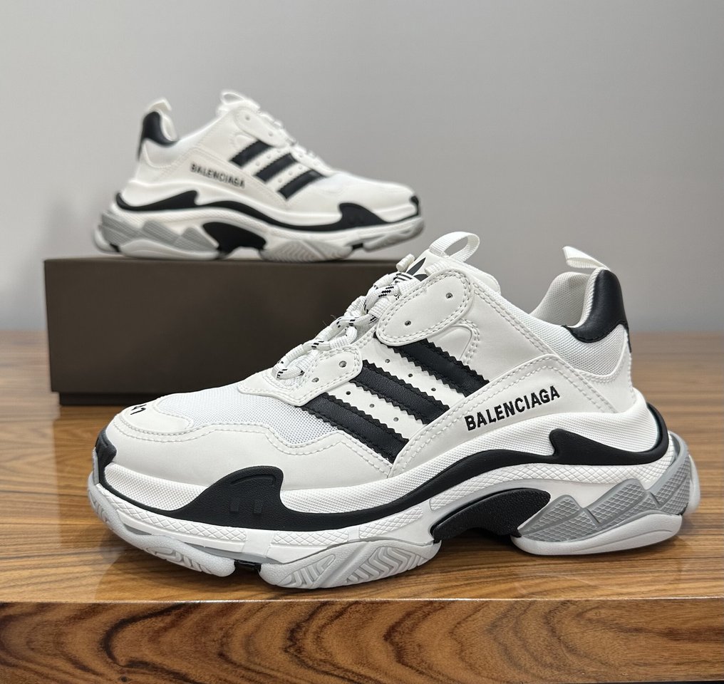 Balenciaga Balenciaga x Adidas Triple S Sneakers Misura EU 41 EU 42 Catawiki