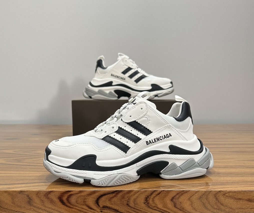 Balenciaga Balenciaga x Adidas Triple S Sneakers Misura EU 41 EU 42 Catawiki