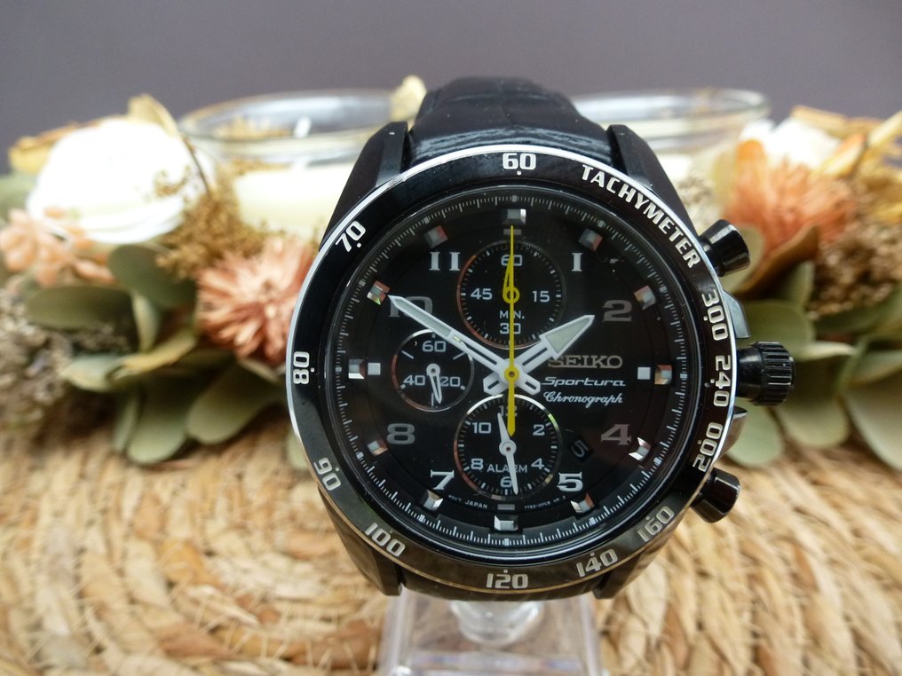Seiko sportura chronograph 7t62 hotsell