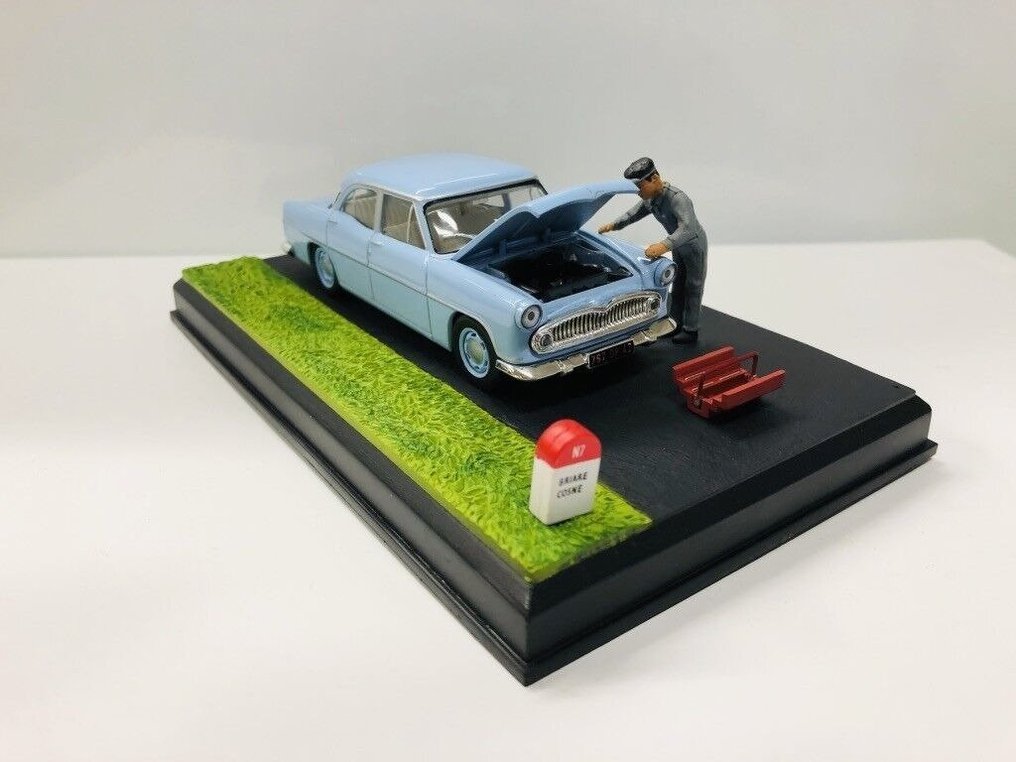 Altaya 1:43 - Modellauto - Diorama Simca Trianon 1956 La Panne La Celle-sur-Loire - Hervorragendes Modell, neuwertig, in Originalversiegelung verpackt. #1.0