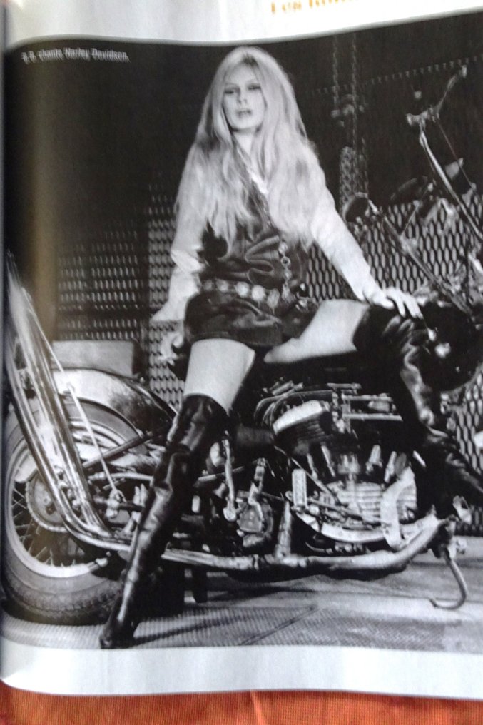 Brigitte Bardot ( Signed Postard) - Ink Signed 50's Sam Levin's Postcard + BB Star - Special Issue ( 130 pages ) + Bonus - 1950-2024 #1.0