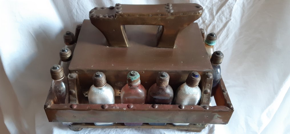 Working tool  - Antique shoe polish box #4.3