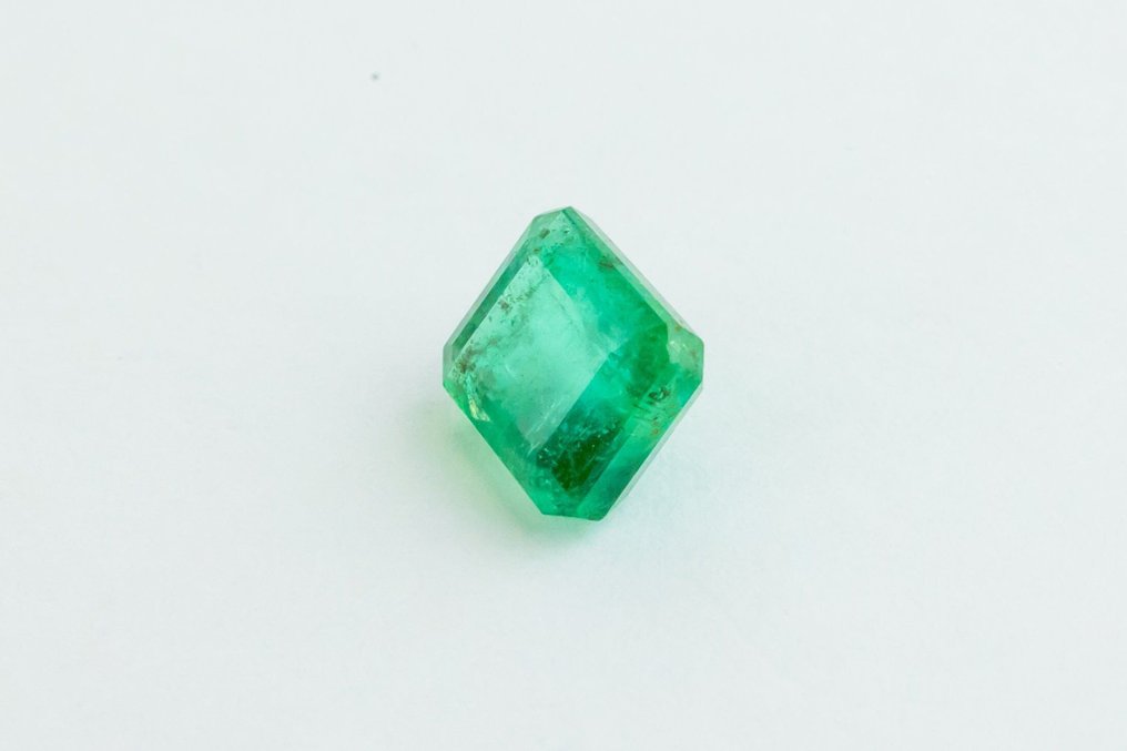Green Emerald - 2.40 ct #2.2