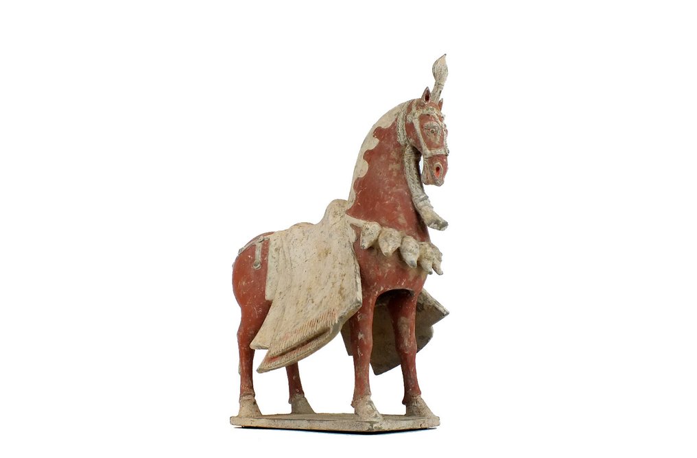 Βόρεια Δυναστεία Γουέι (386-534) Terracotta Μια θαυμάσια ζωγραφισμένη γκρι κεραμική φιγούρα ενός καπαρισισμένου αλόγου, με δοκιμή TL - 38 cm #2.2