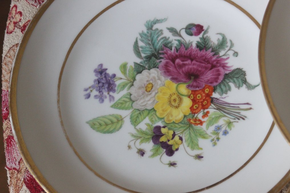 7 assiettes à dessert en porcelaine de Paris XIXe siècle, bouquets de fleurs - Teller (7) - Porzellan #3.1