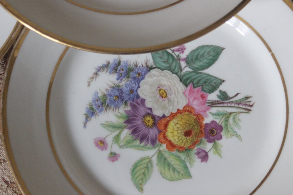 7 assiettes à dessert en porcelaine de Paris XIXe siècle, bouquets de fleurs - Teller (7) - Porzellan #2.1
