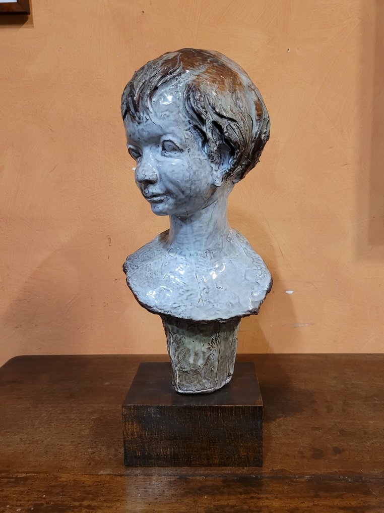 Giancarlo Piani (Predappio, 1940 - Faenza, 1999) - Skulptur, Testa di fanciullo - 43 cm - Keramik, Træ #2.1