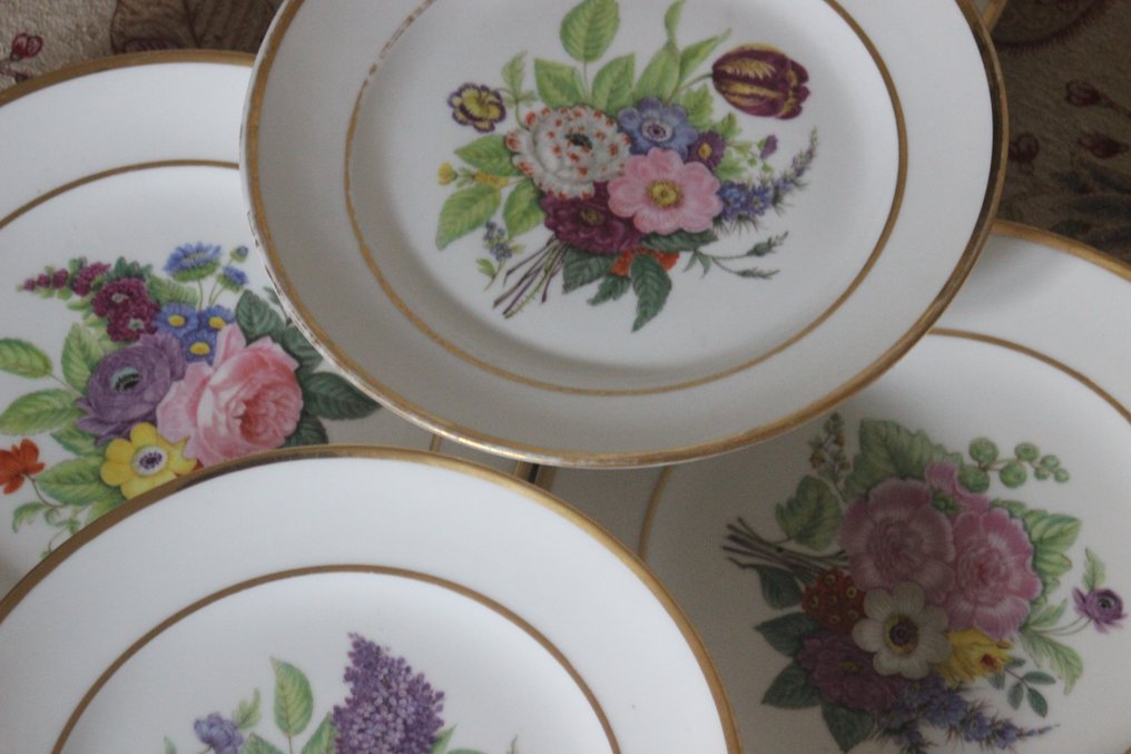 7 assiettes à dessert en porcelaine de Paris XIXe siècle, bouquets de fleurs - Teller (7) - Porzellan #1.1
