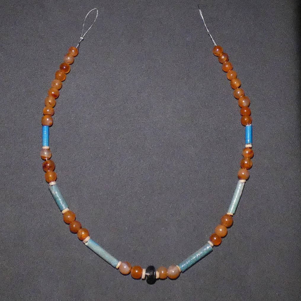 Oud-Egyptisch Kornalijn en blauwe faience. Fijne ketting. Geweldige kwaliteit. 38 cm L. Derde Tussenperiode, 1070 - 650 #2.1
