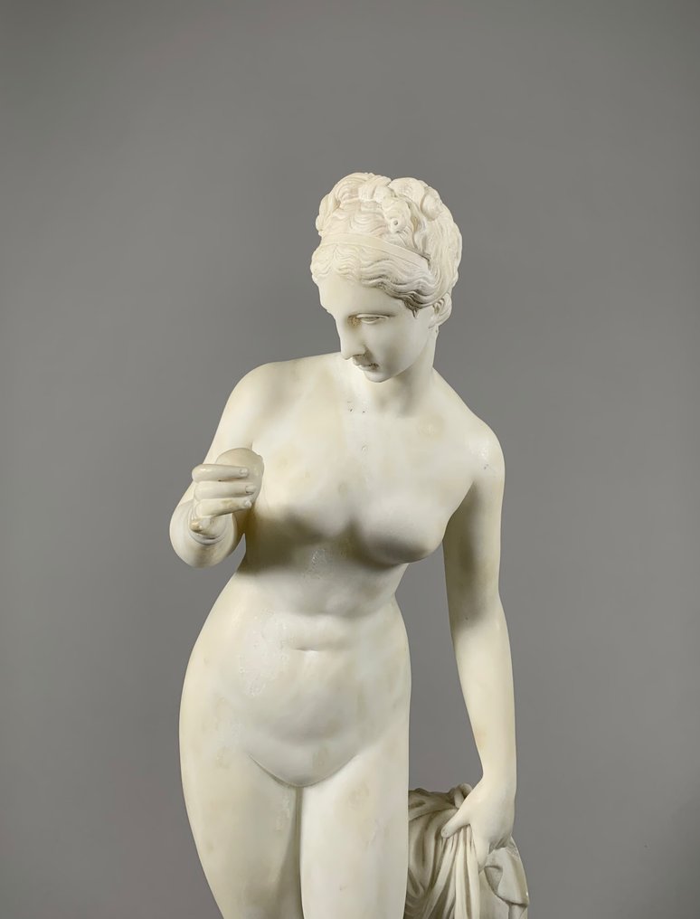 D'Après Bertel Thorvaldsen (1770-1844) - Escultura, Vénus à la pomme - 60 cm - Mármore #1.1
