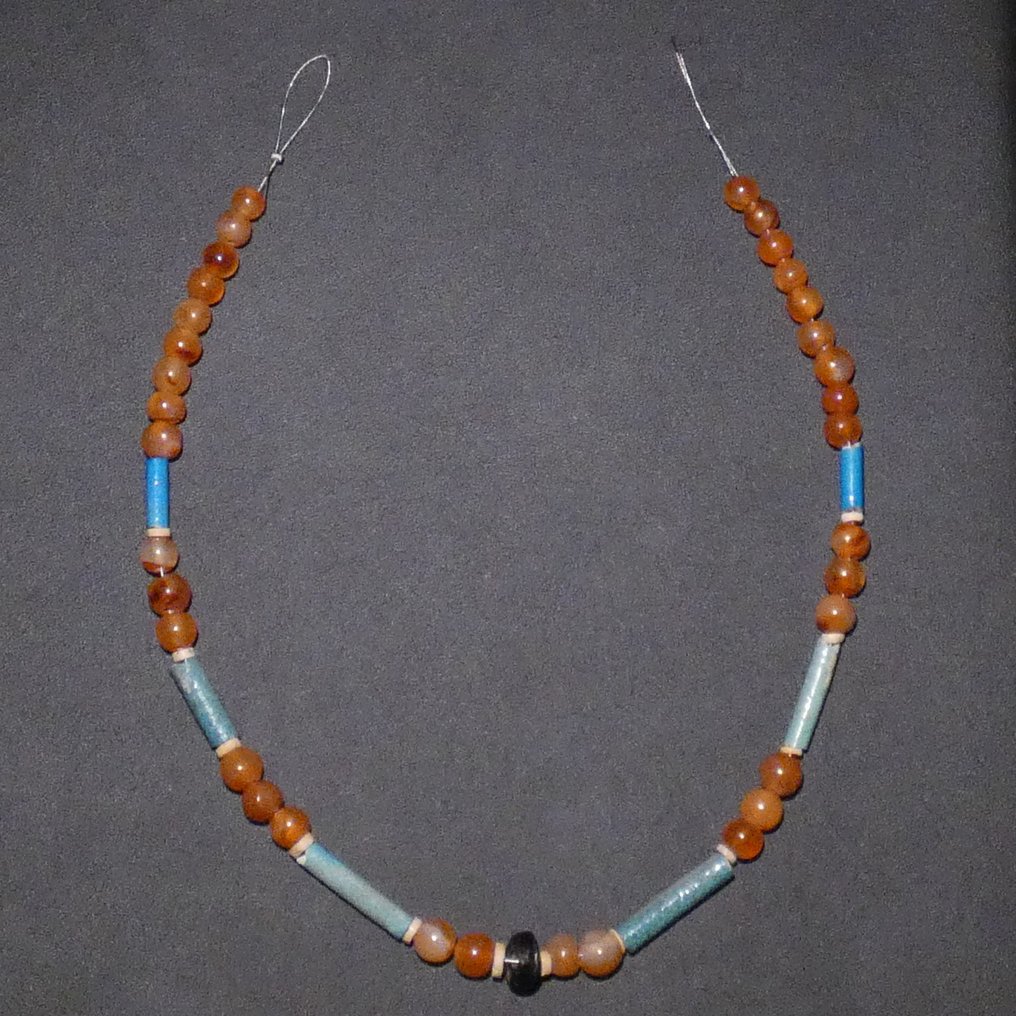 Oud-Egyptisch Kornalijn en blauwe faience. Fijne ketting. Geweldige kwaliteit. 38 cm L. Derde Tussenperiode, 1070 - 650 #1.2