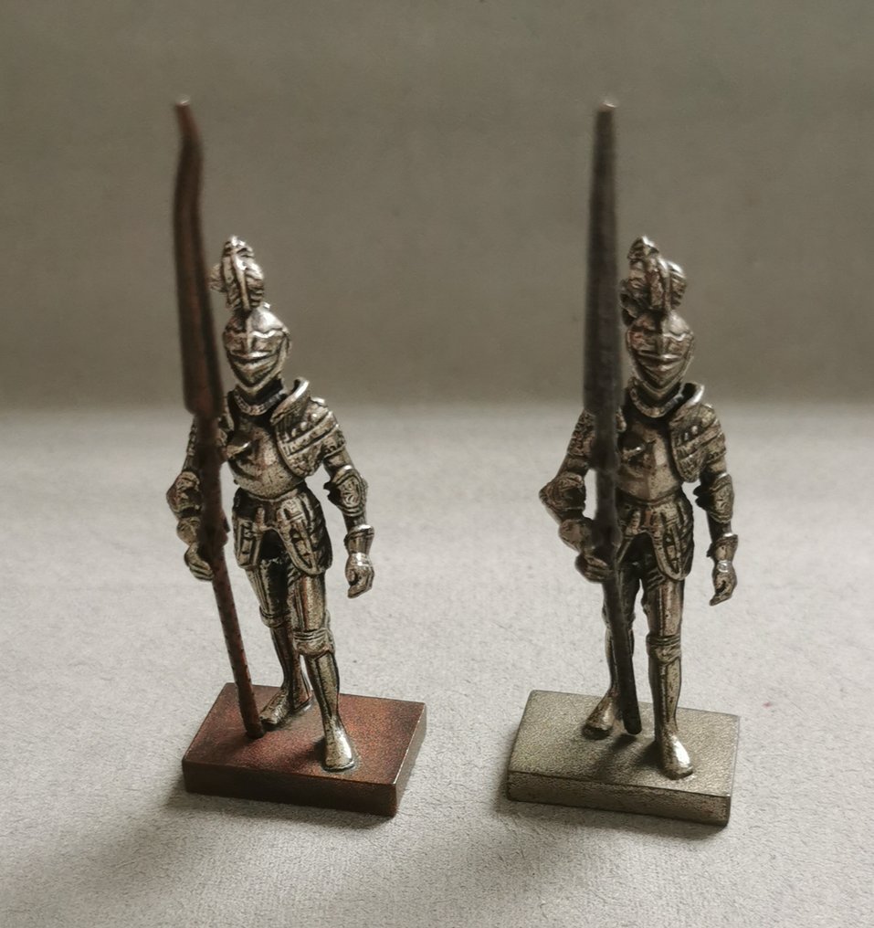 Pair Vintage 800 Silver Figures Of Medieval Knights Made In Italy Good Condition - Papírkés  (2) - Pair Vintage 800 Silver Figures Of Medieval Knights Made In Italy Good Condition - .800 ezüst #1.2