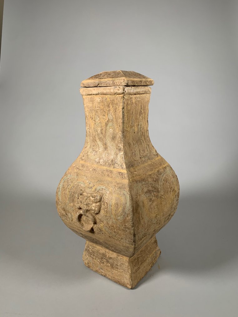Terracotta Ancient Chinese - Han Dynasty - "Hu" Vase with polychrome decoration & original cover (ca 206 BC - - 53 cm #1.1