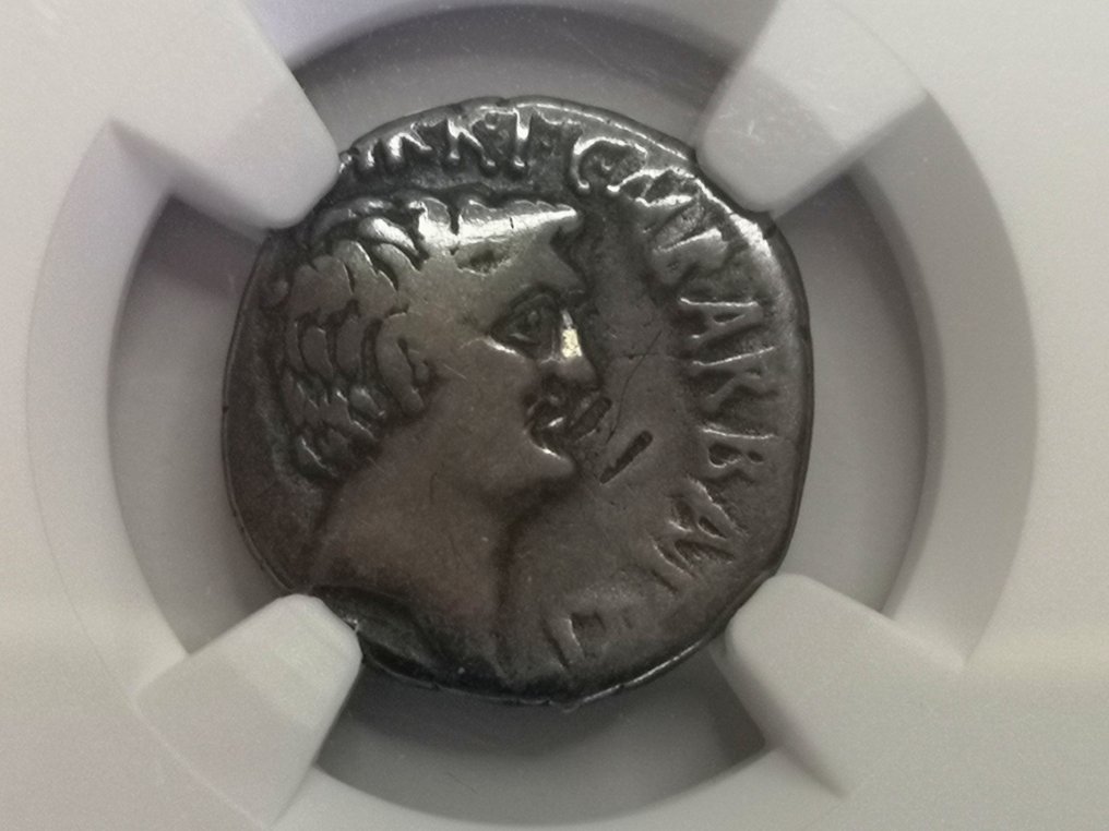 République romaine. Mark Antony & Octavian (41 BC). Denarius M. Barbatius Pollio, quaestor pro praetore. Ephesus #2.2