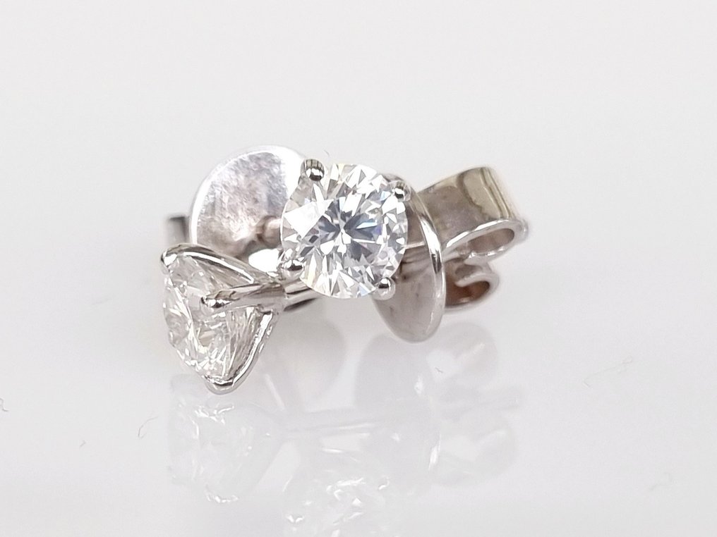 小型钉状耳环 白金 钻石  (天然) #2.2