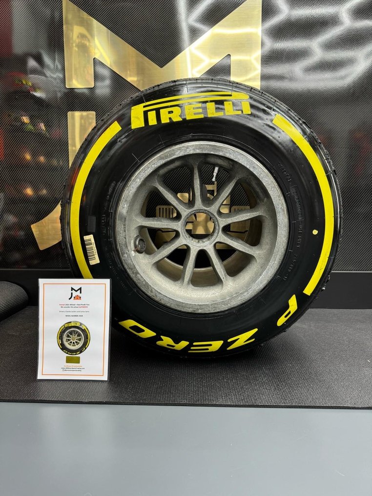 Rengas kokonaan pyörällä - Ferrari - Tyre complete on wheel #1.1