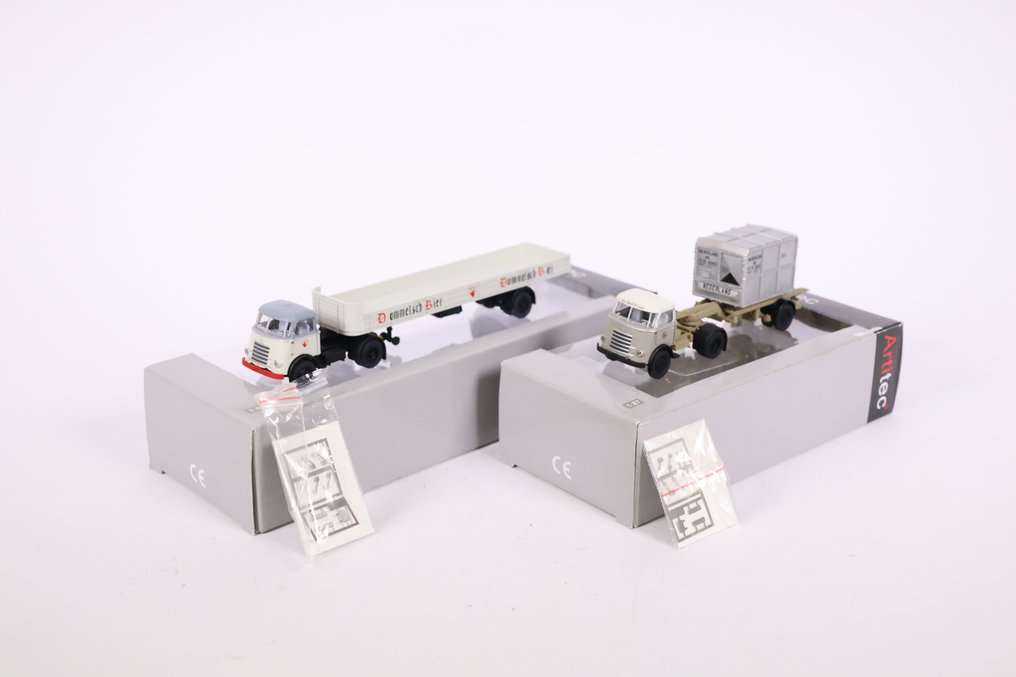 Artitec H0轨 - 487.020.02/487.010.01 - 模型火车车辆 (2) - 两辆 DAF 卡车，分别是 'Dommelsch Bier' 和 'Van Gend en Loos'。 #1.0