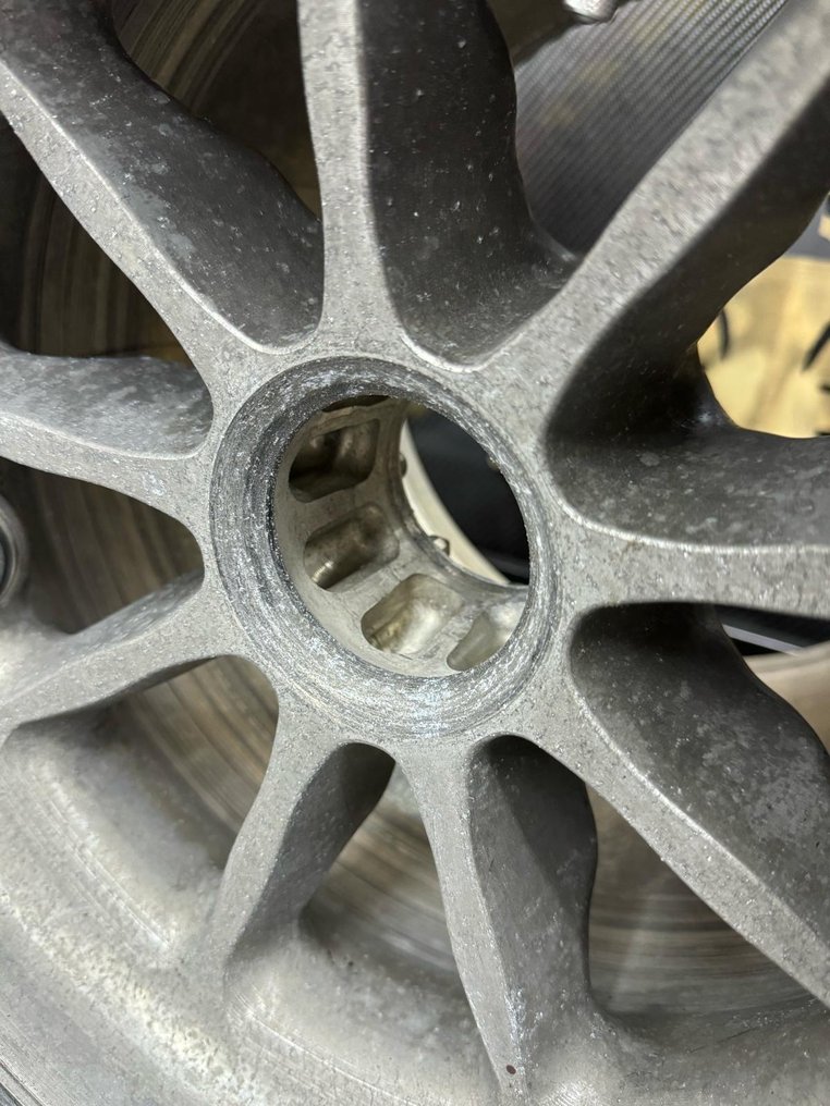 Ελαστικό με τη ρόδα - Ferrari - Tyre complete on wheel #3.2