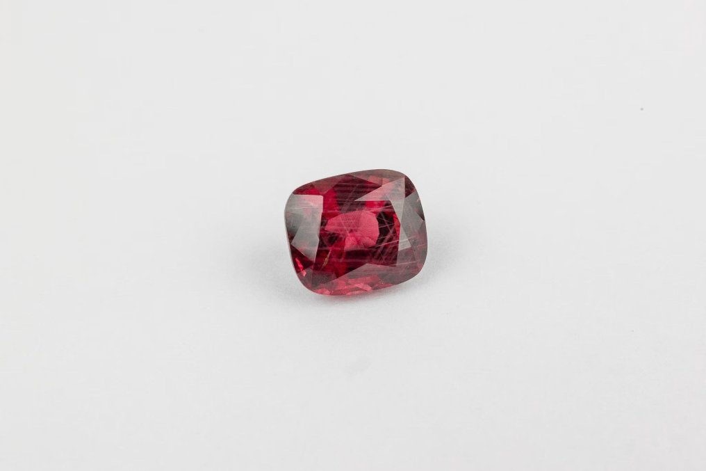 红色 尖晶石  - 5.64 ct - 莲花宝石实验室 #2.2