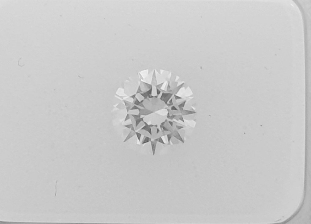 1 pcs Gyémánt  (Természetes)  - 0.81 ct - F - VS2 - Antwerpeni Nemzetközi Gemmológiai Laboratóriumok (AIG Israel) #2.2