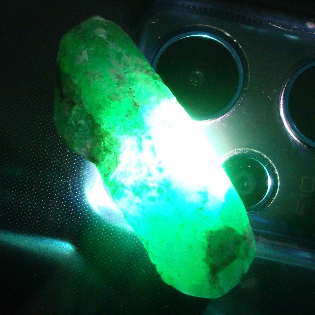 Colombian Emeralds Muzo (green variety of beryl) Rough Translucent Gemstones - 51 ct. - Altura: 30 mm - Ancho: 10 mm- 10.2 g #1.2