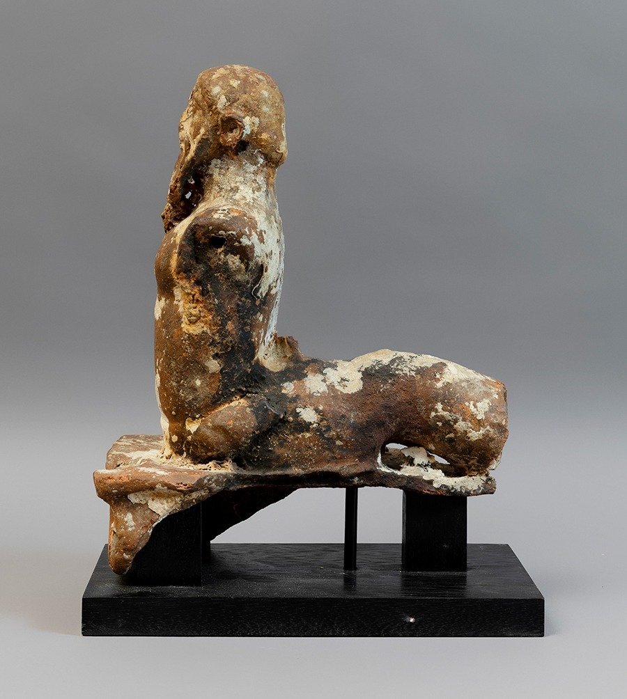 Fønikisk Terrakotta Ex-Voto eller Idol, der forestiller en Triton. 6.-4. århundrede f.Kr. 32 cm H. Gammel herkomst. #2.2