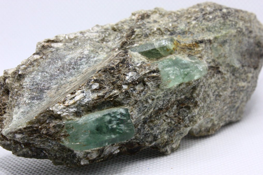 Smaragd Kristálymátrix - Magasság: 41 mm - Szélesség: 132 mm- 276 g - (1) #3.2