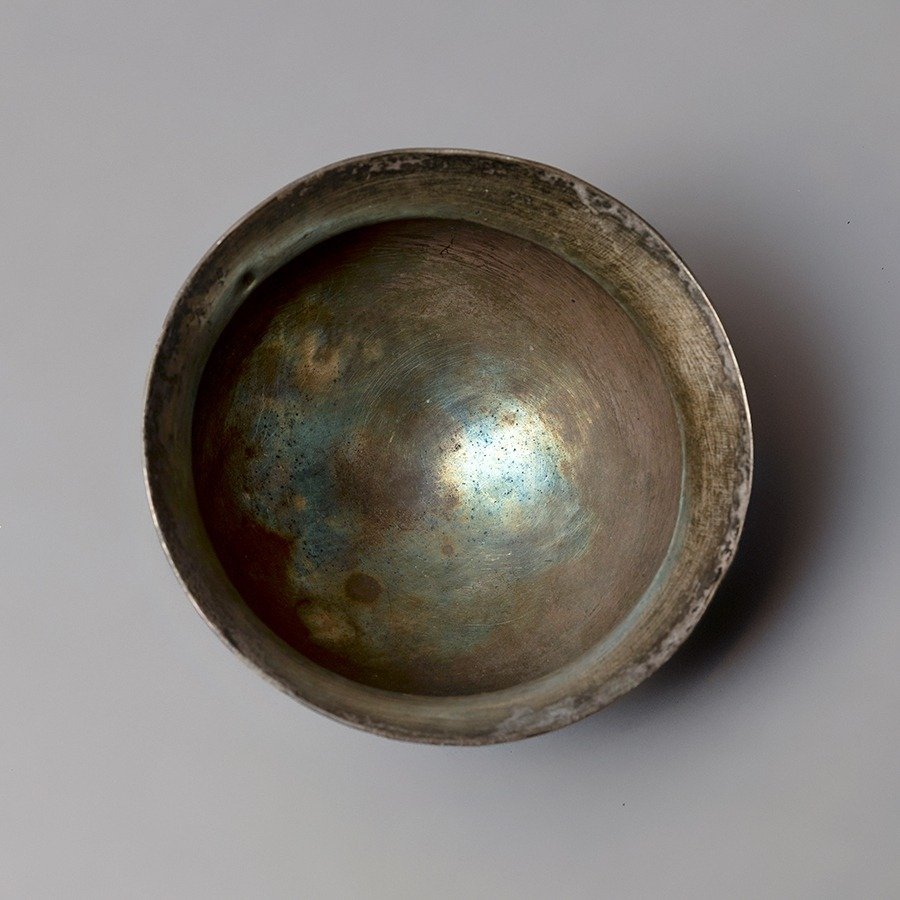 古希腊 银 半球形碗。独特的。直径 14 厘米。公元前 6 世纪。很不错。西班牙出口许可证。 #3.2