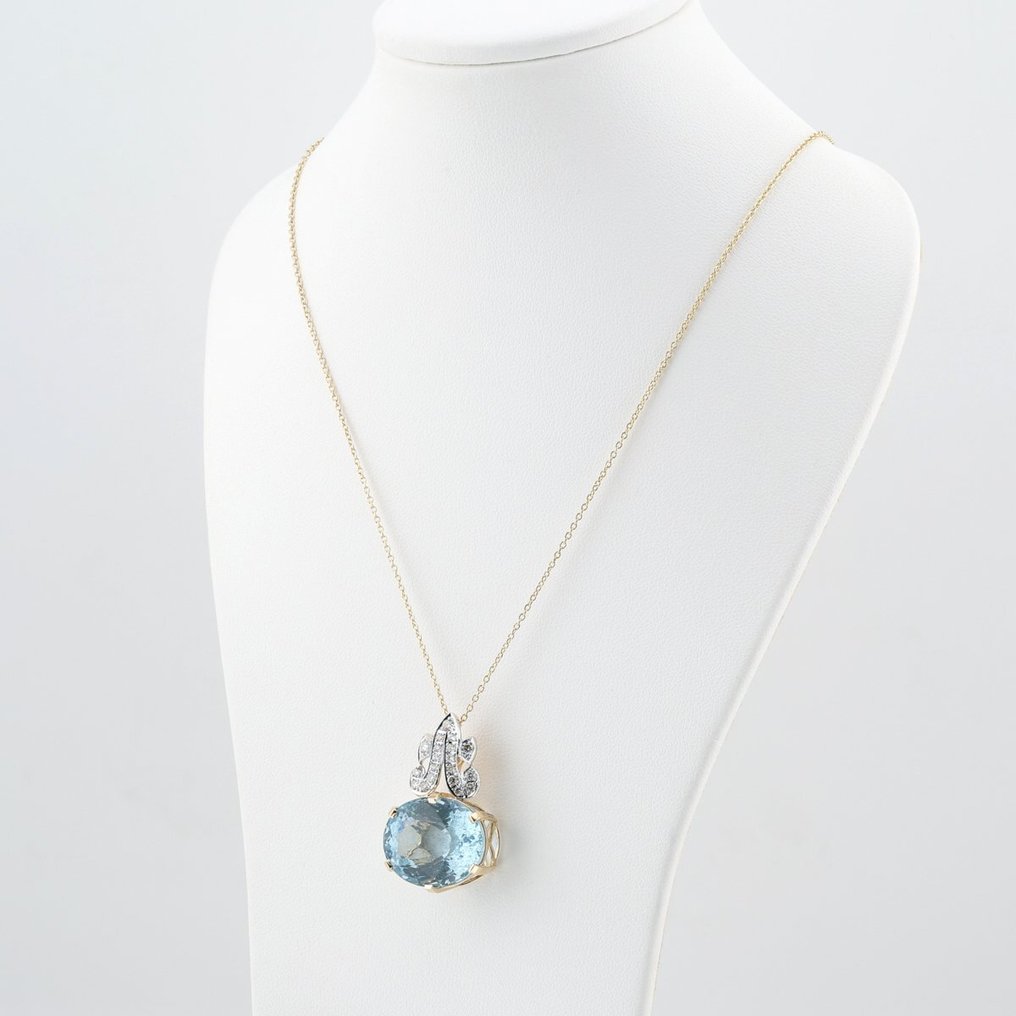 (IGI Certified) - (Aquamarine) 23.18 Ct - (Diamond) 0.57 Cts (19) Pcs - 14 kt zweifarbig - Halskette mit Anhänger #1.2