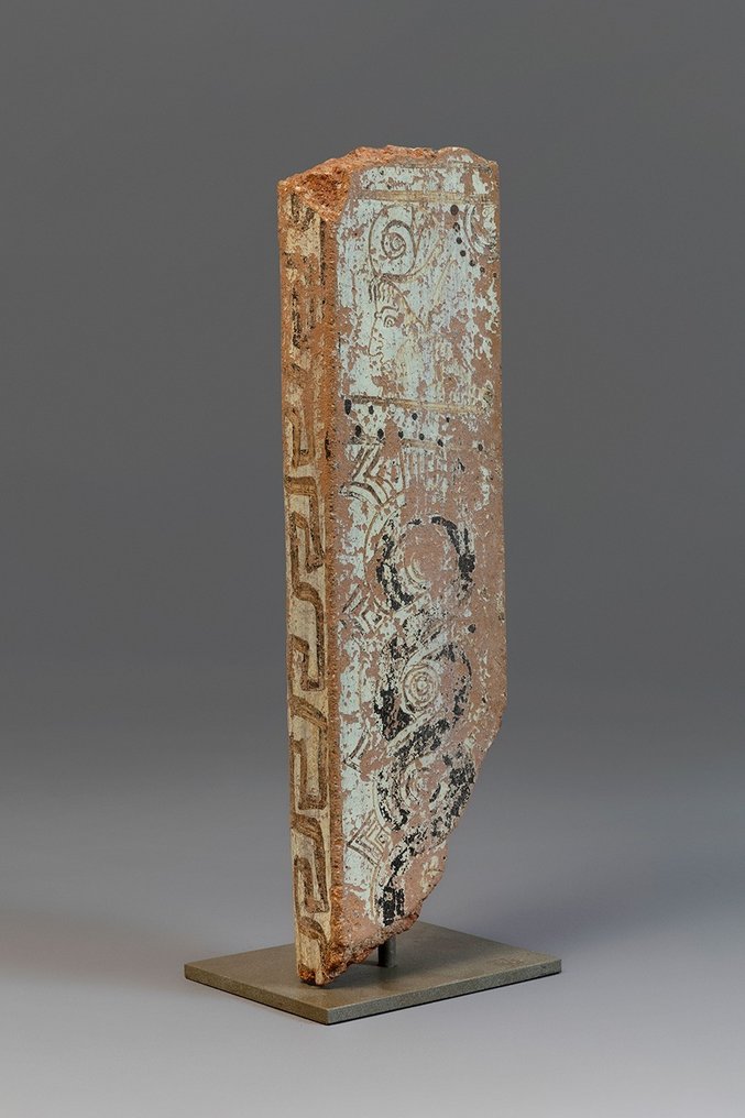 Oudgrieks, Clazomenae Terracotta Sarcofaagfragment. 6e-5e eeuw voor Christus. 42,5 cm H. TL-test! Spaanse exportvergunning. #1.1
