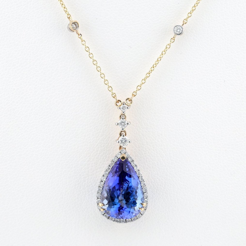 (GIA Certified) - (Tanzanite) 7.47 Ct - (Diamond) 0.44 Cts (39) Pcs - 14 kt. Bicolour - Necklace with pendant #1.1