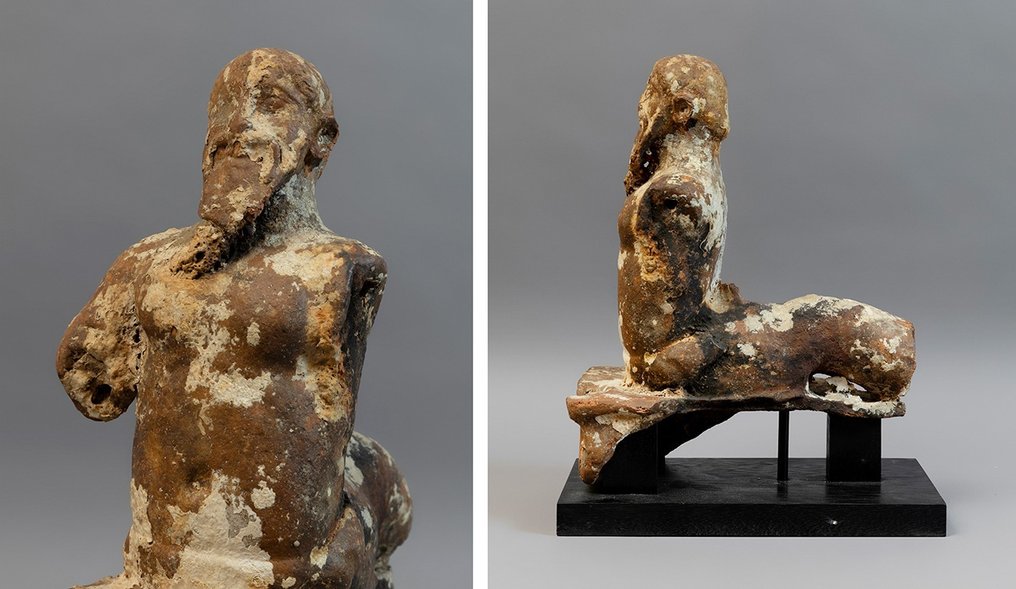 Fønikisk Terrakotta Ex-Voto eller Idol, der forestiller en Triton. 6.-4. århundrede f.Kr. 32 cm H. Gammel herkomst. #1.1