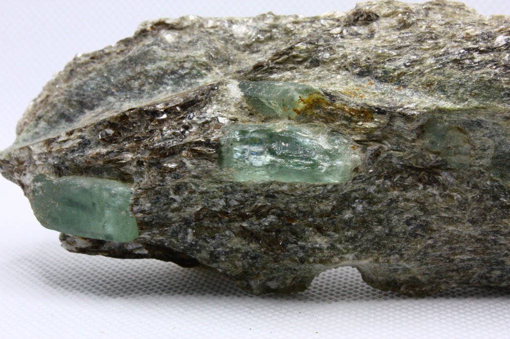 Smaragd Kristálymátrix - Magasság: 41 mm - Szélesség: 132 mm- 276 g - (1) #1.0