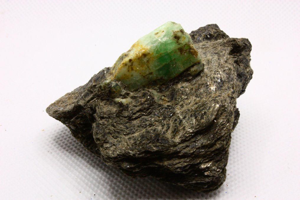 Smaragd Kristálymátrix - Magasság: 35 mm - Szélesség: 63 mm- 113 g - (1) #1.0