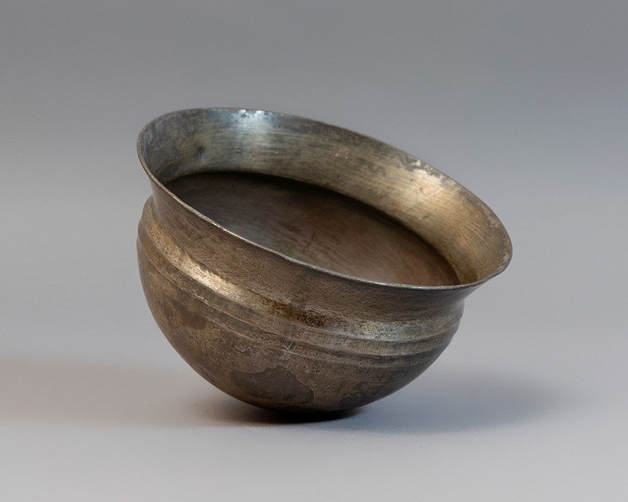 古希腊 银 半球形碗。独特的。直径 14 厘米。公元前 6 世纪。很不错。西班牙出口许可证。 #2.1