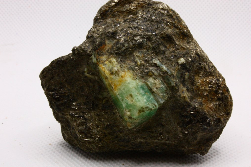 Smaragd Kristálymátrix - Magasság: 35 mm - Szélesség: 63 mm- 113 g - (1) #1.0