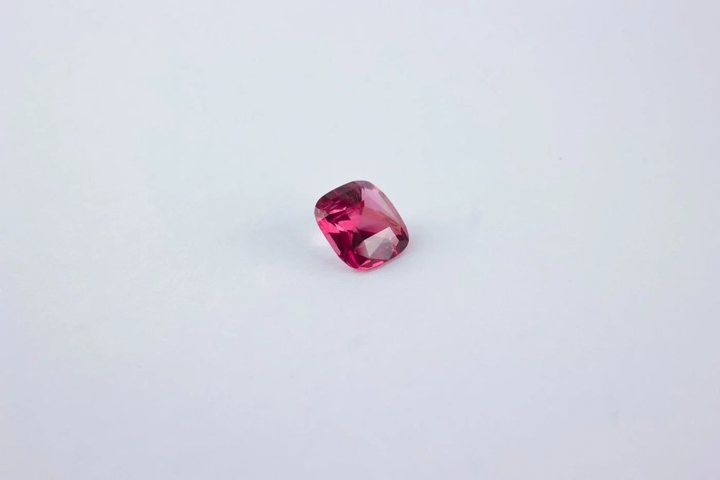粉色 尖晶石 - 3.65 ct #2.2