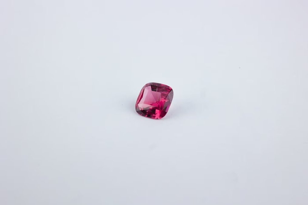 粉色 尖晶石 - 3.65 ct #2.1