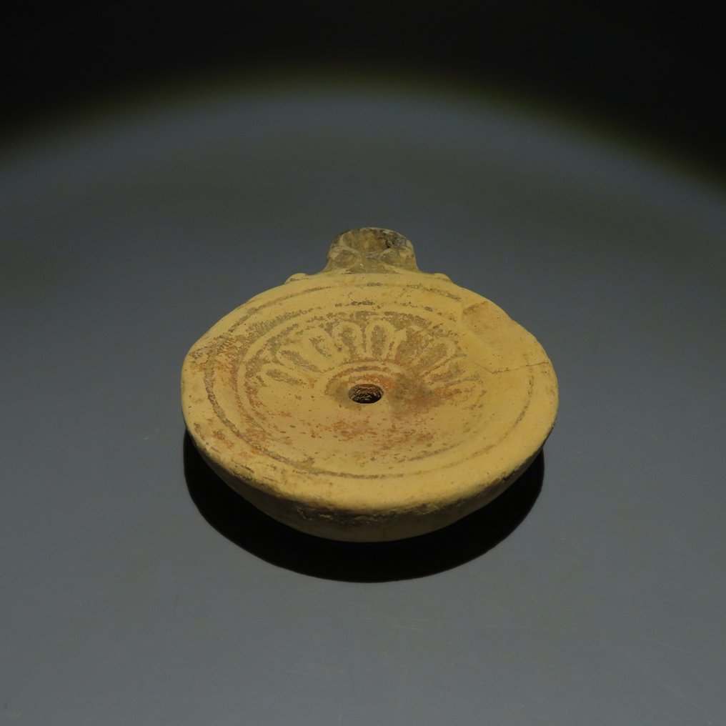 Römisches Reich Terracotta Öllampe. 1.-4. Jahrhundert n. Chr. 9,5 cm Länge. #2.1