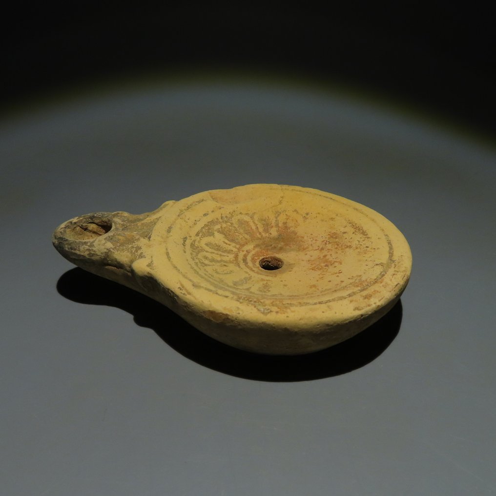 Antigua Roma Terracota Lampara de aceite. Siglos I-IV d.C. 9,5 cm de largo. #1.2