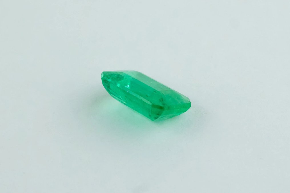 Vihreä Smaragdi - 3.29 ct #3.3