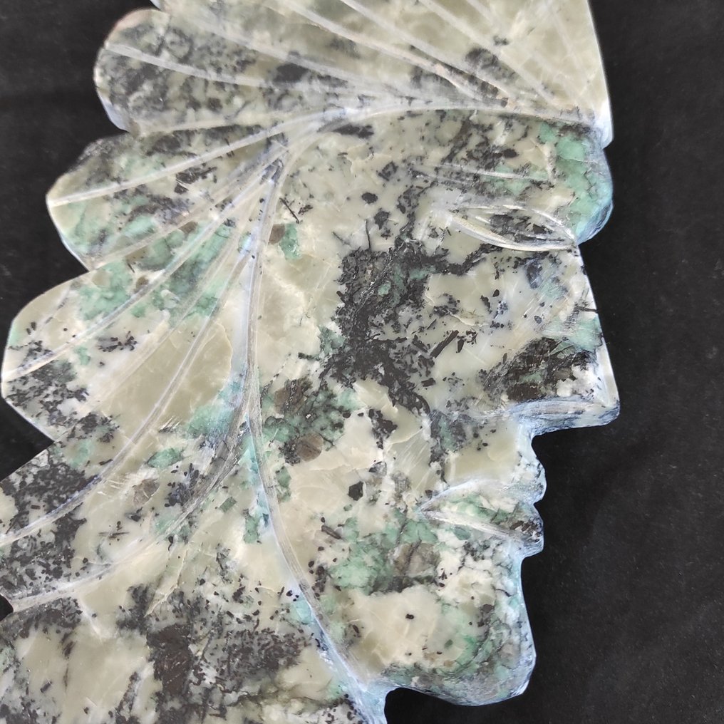 Emerald Indian face - Height: 16 cm - Width: 13 cm- 1400 g - (1) #3.2