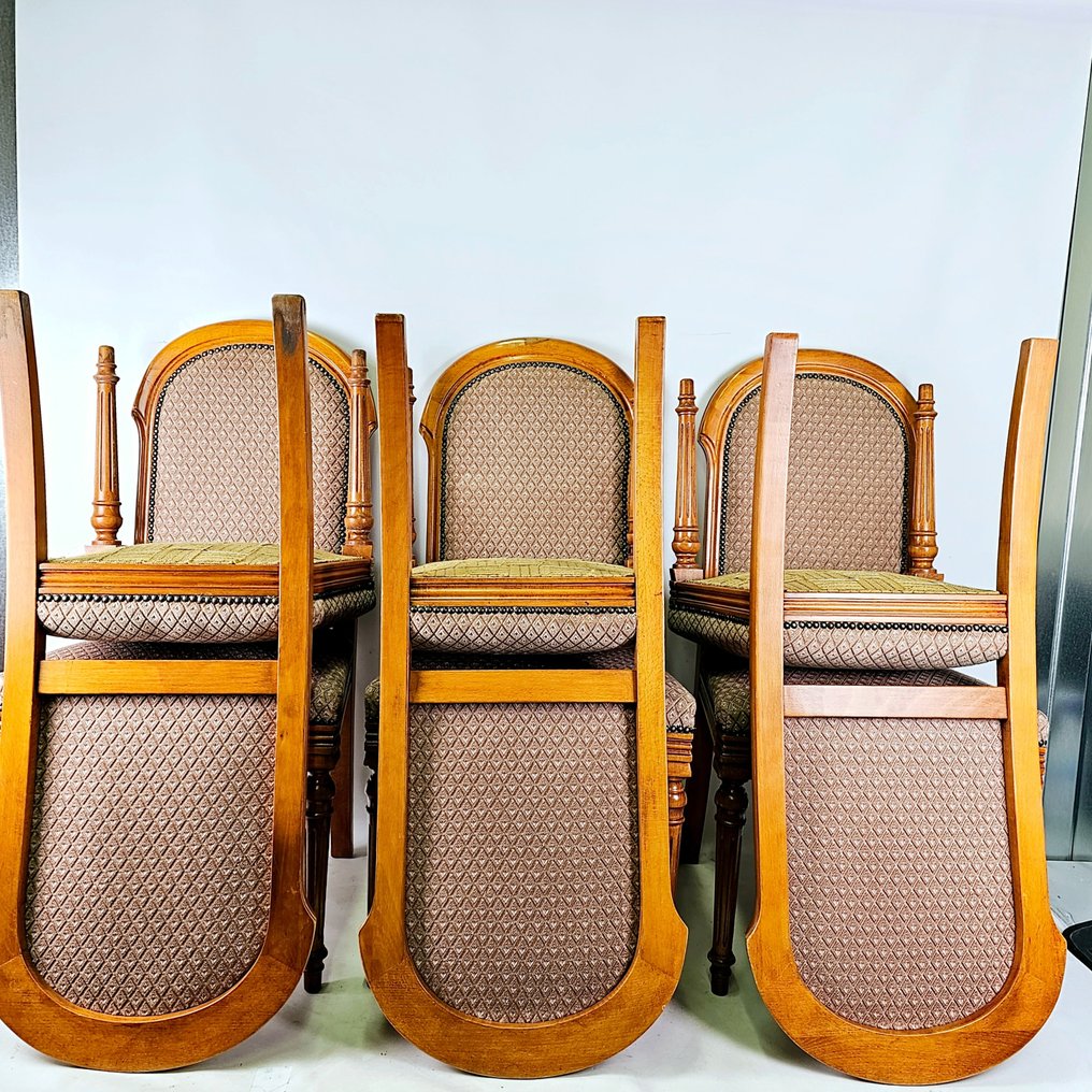 Stuhl (6) - Set aus sechs Esszimmerstühlen aus Holz mit grauem Sitz und Motiv. Ca. 1960 #1.2
