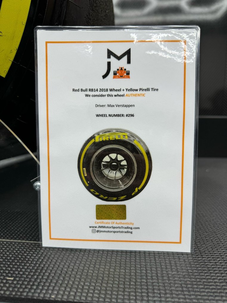 带完整车轮车胎 - Red Bull - 2021 tyre complete on wheel #1.0